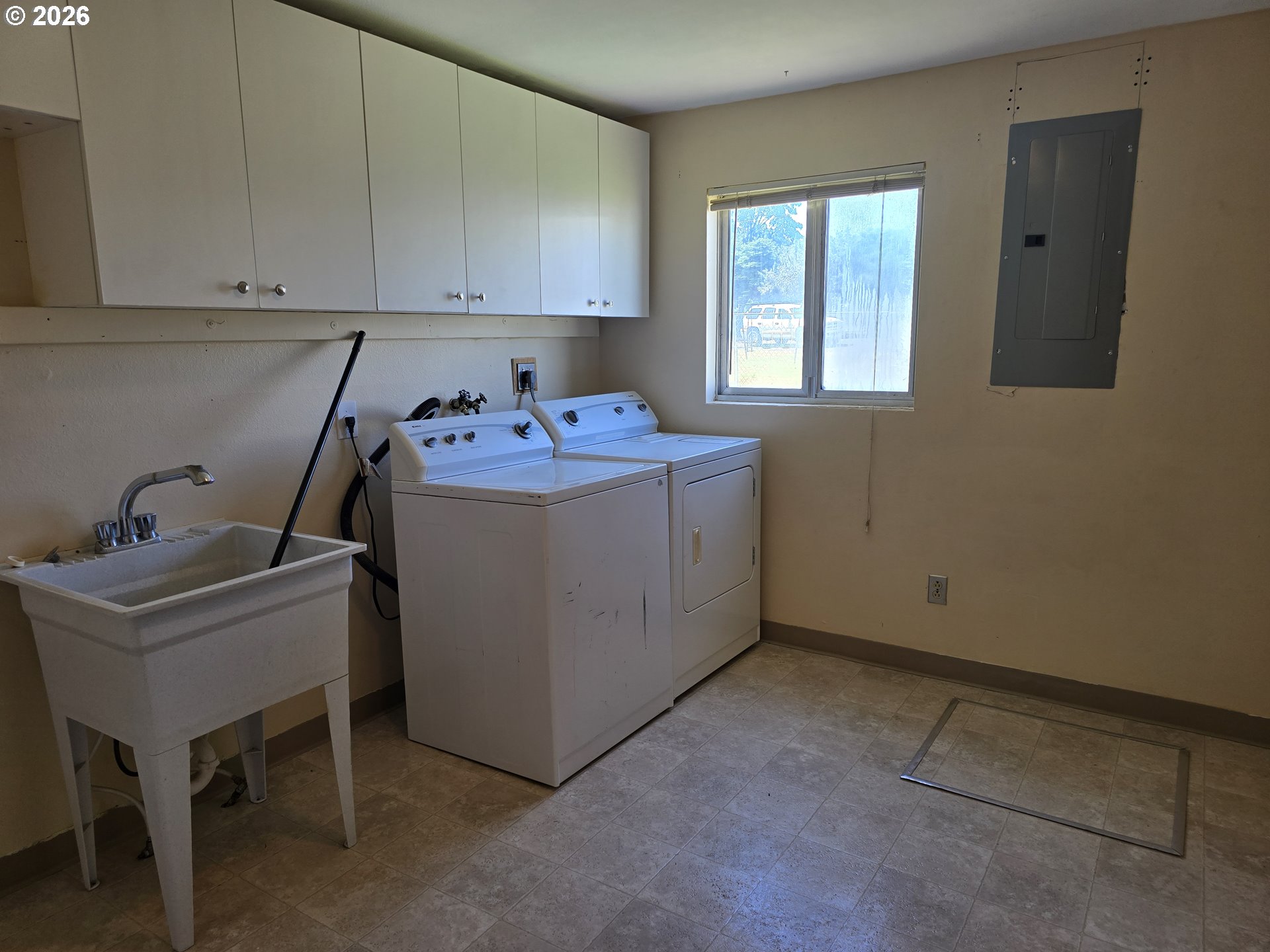 58 S High Rd Property Photo 12