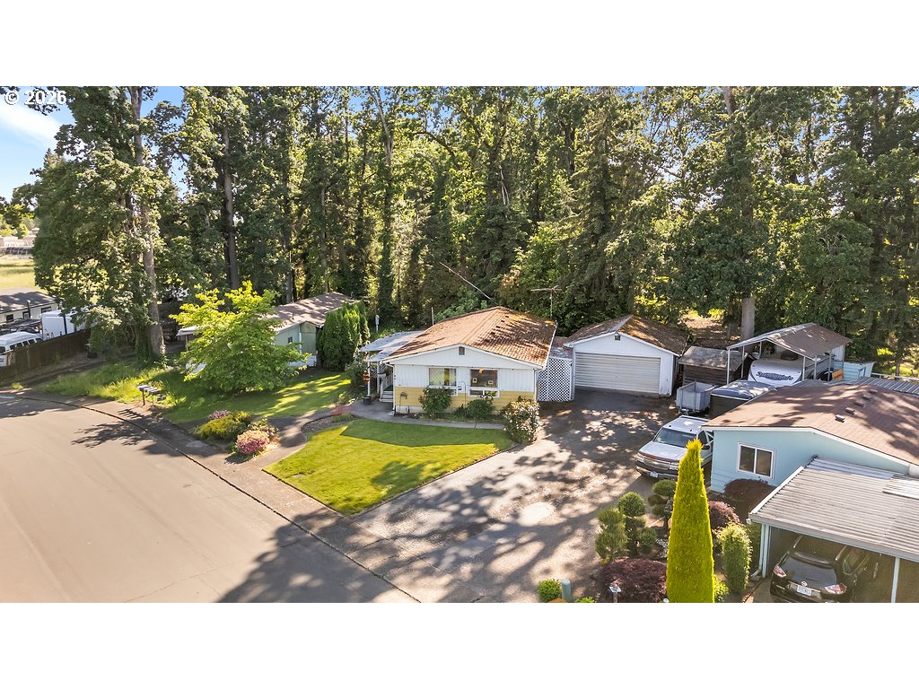 11847 Chateau Dr Ne Property Photo 1