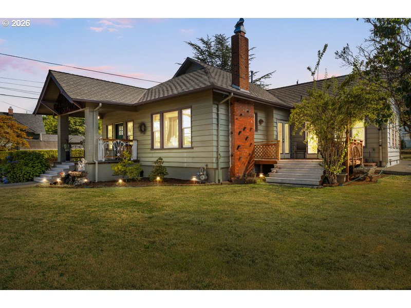 518 SE ROBERTS AVE Property Photo 1