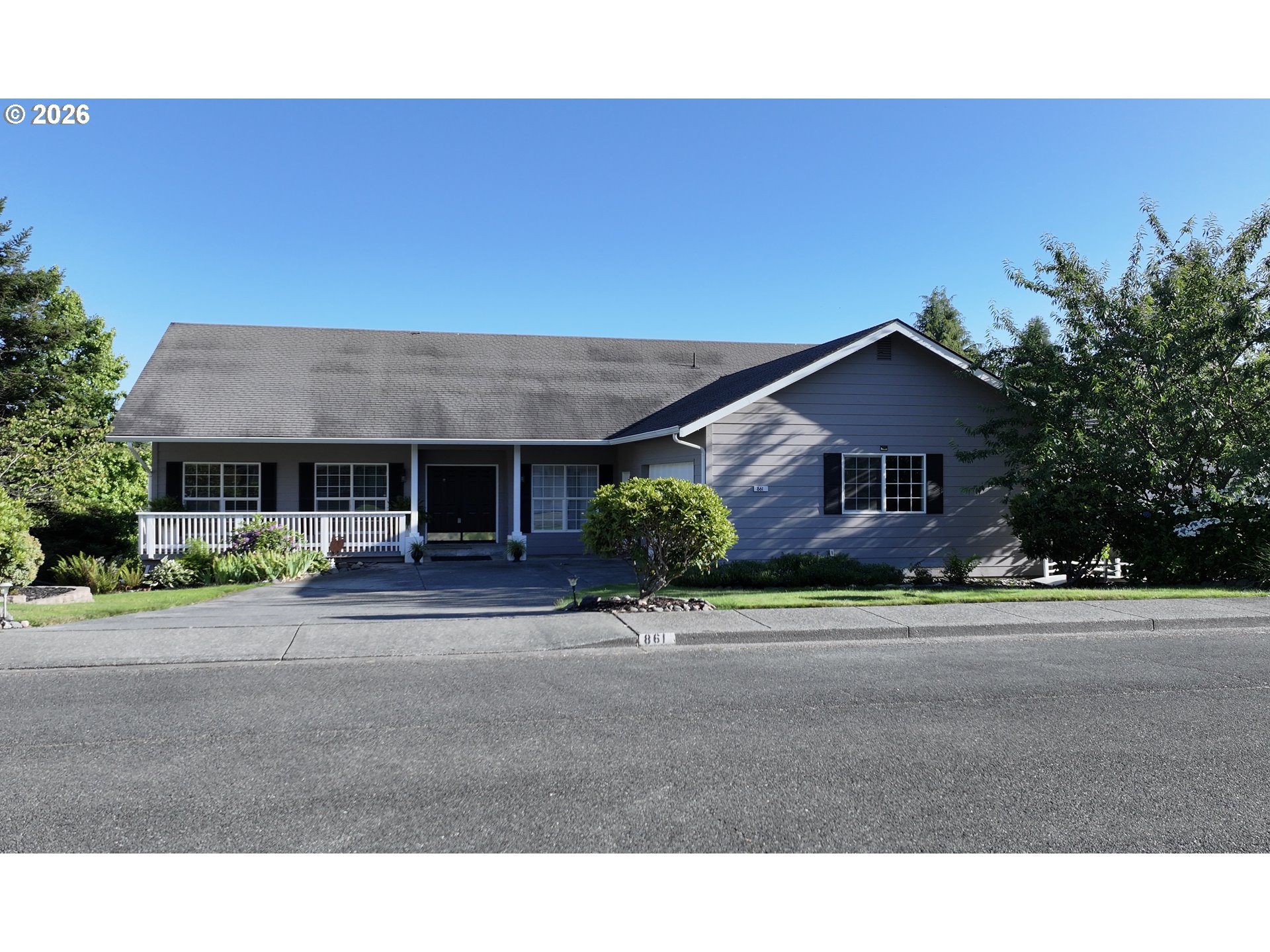 861 Jodee Ln Property Photo 2