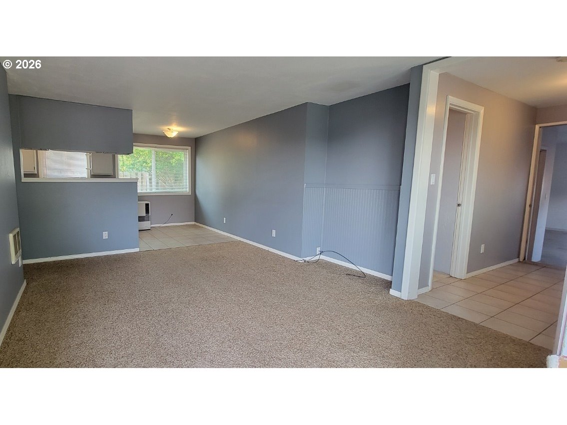 302 E Poplar Property Photo 4