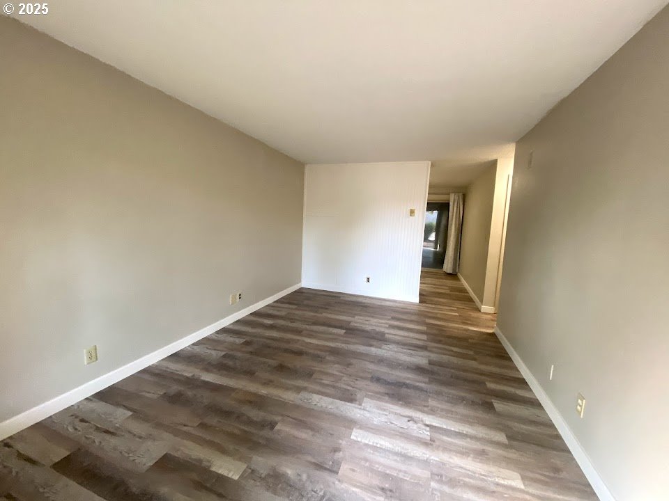 851 W 5th Ave Property Photo 12