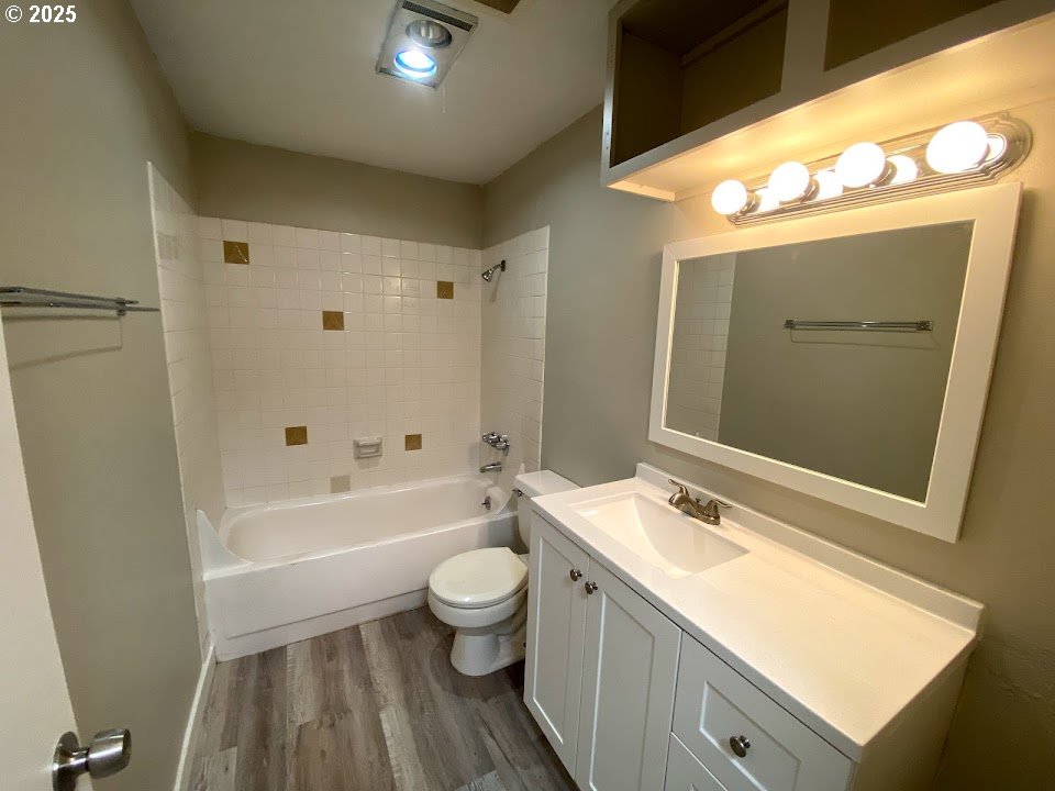 851 W 5th Ave Property Photo 15