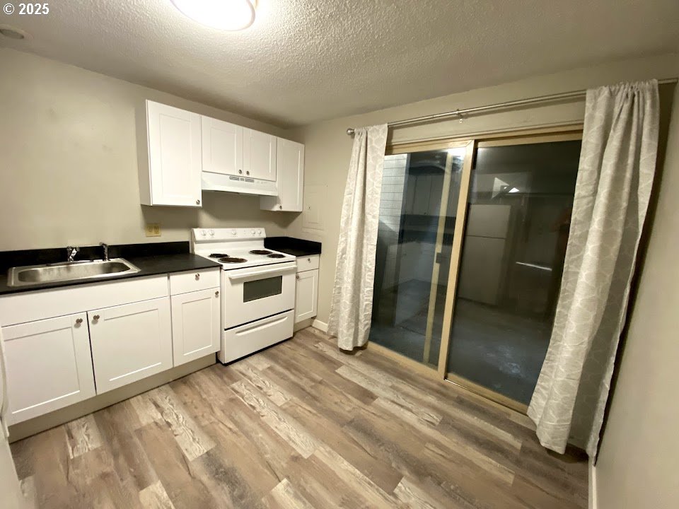 851 W 5th Ave Property Photo 16