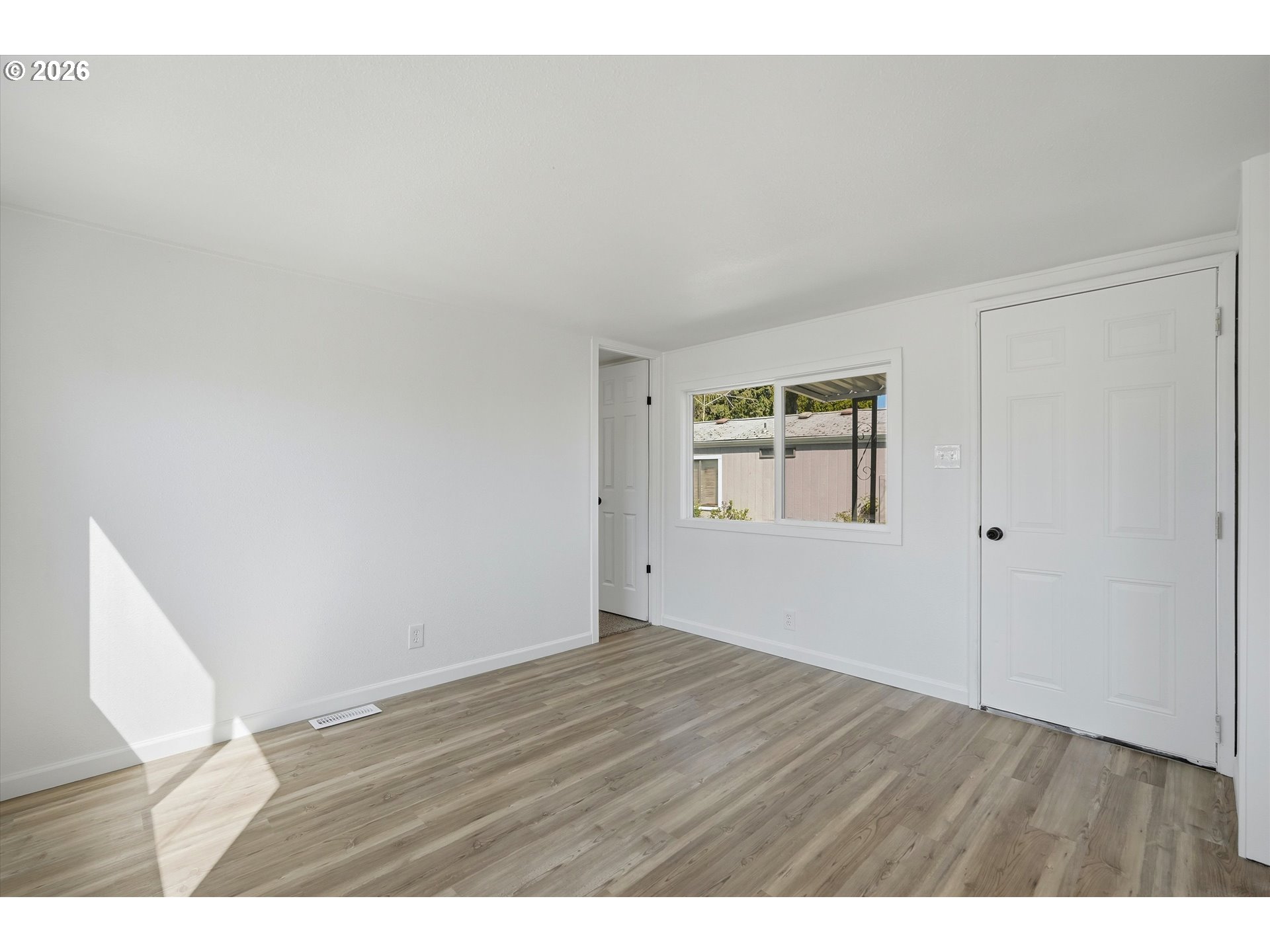 340 Ne Crest St 5 Property Photo 5