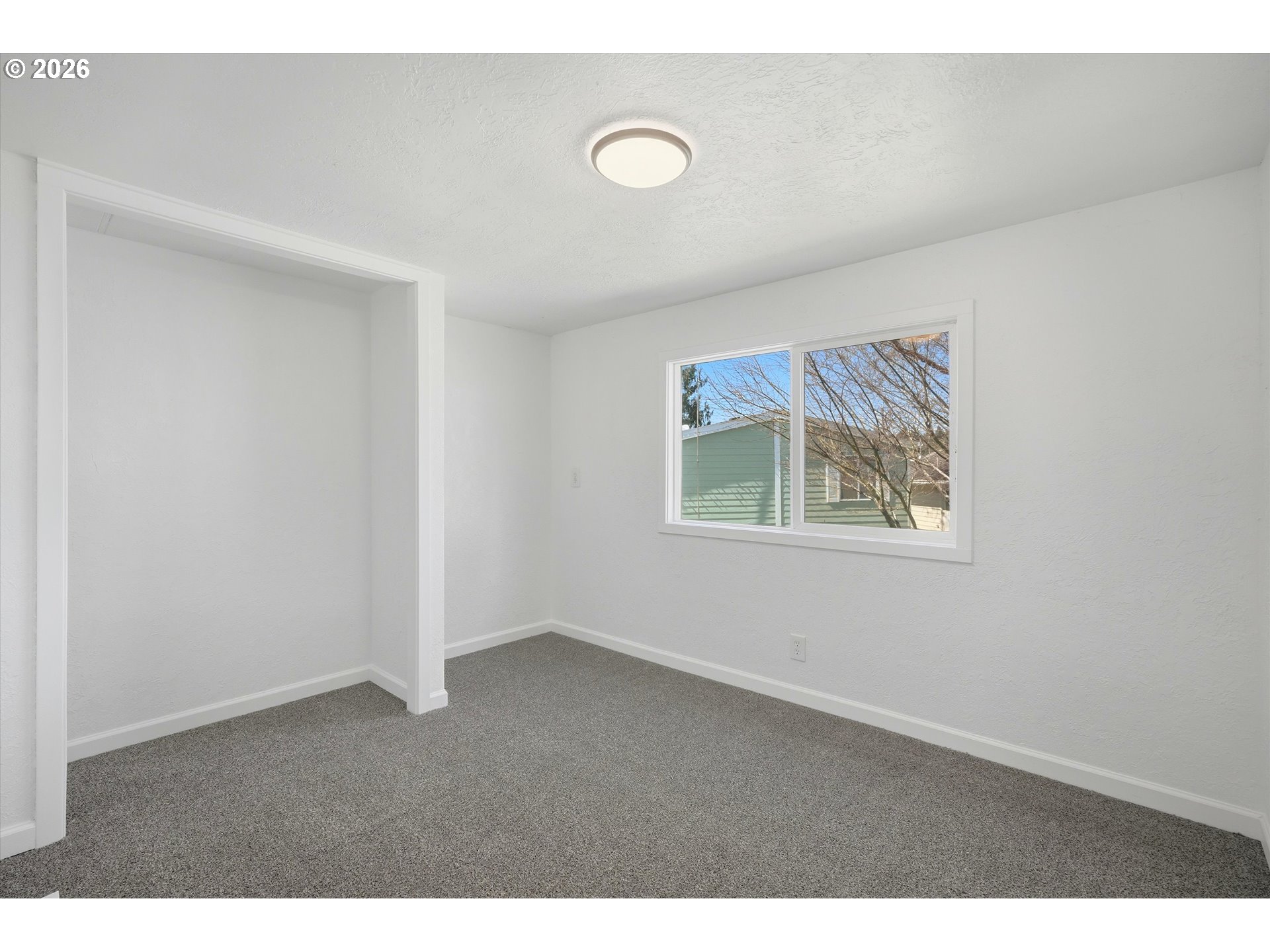 340 Ne Crest St 5 Property Photo 14