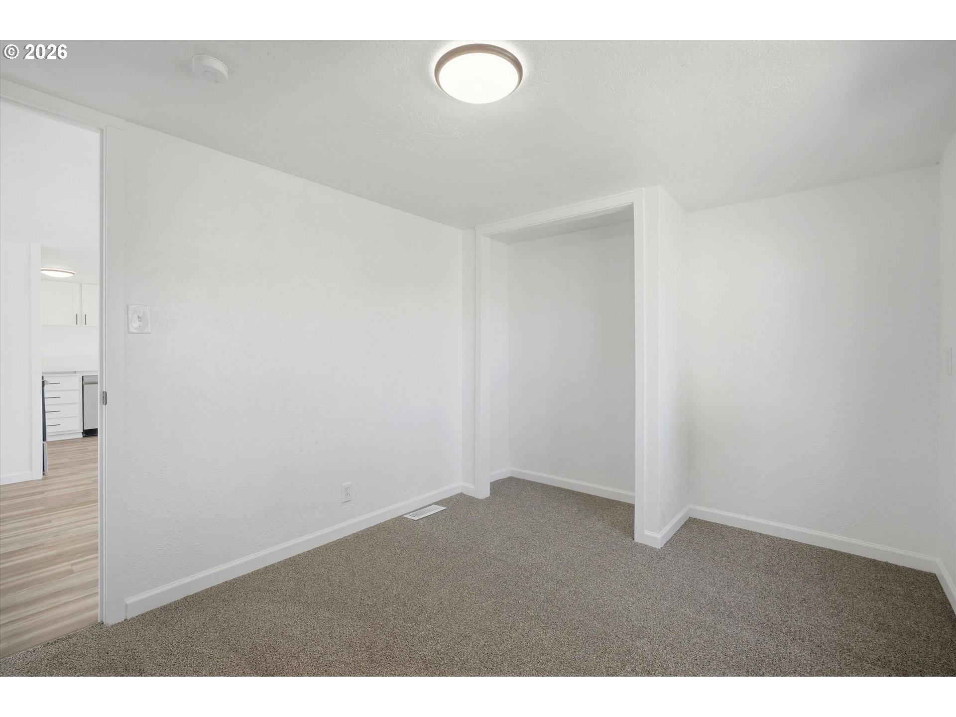 340 Ne Crest St 5 Property Photo 15