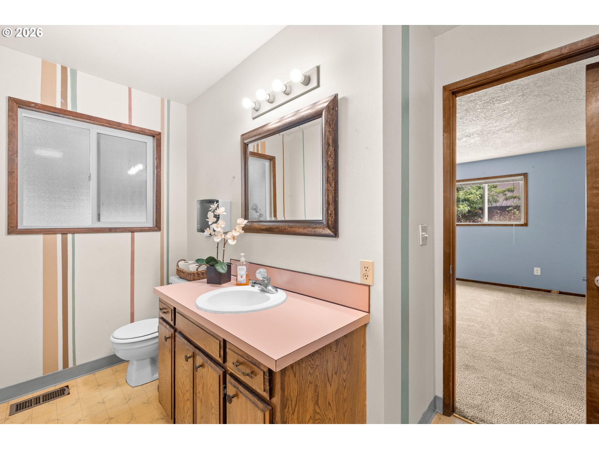 14630 Leland Rd Property Photo 16