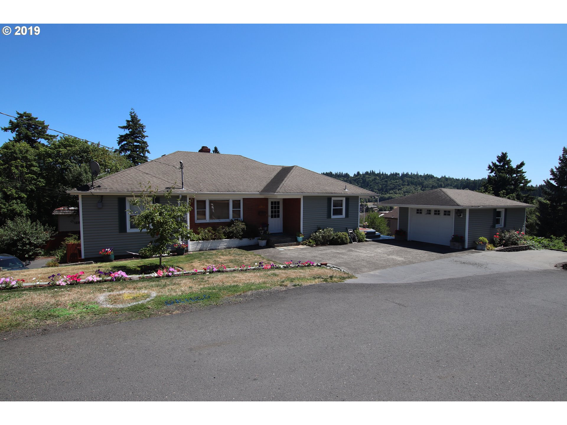 304 Holly St Property Photo 1