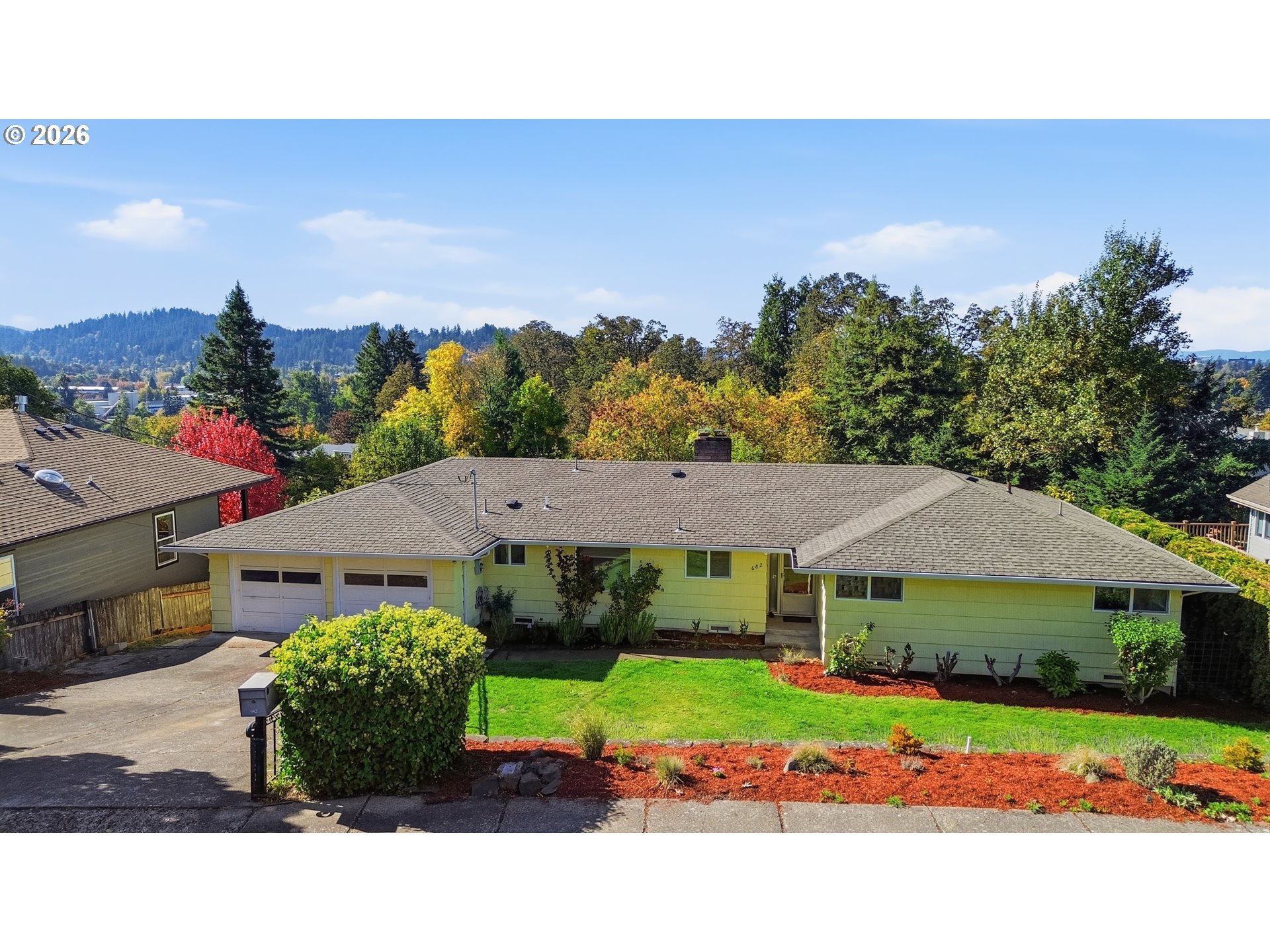 682 SUNSET DR Property Photo 1