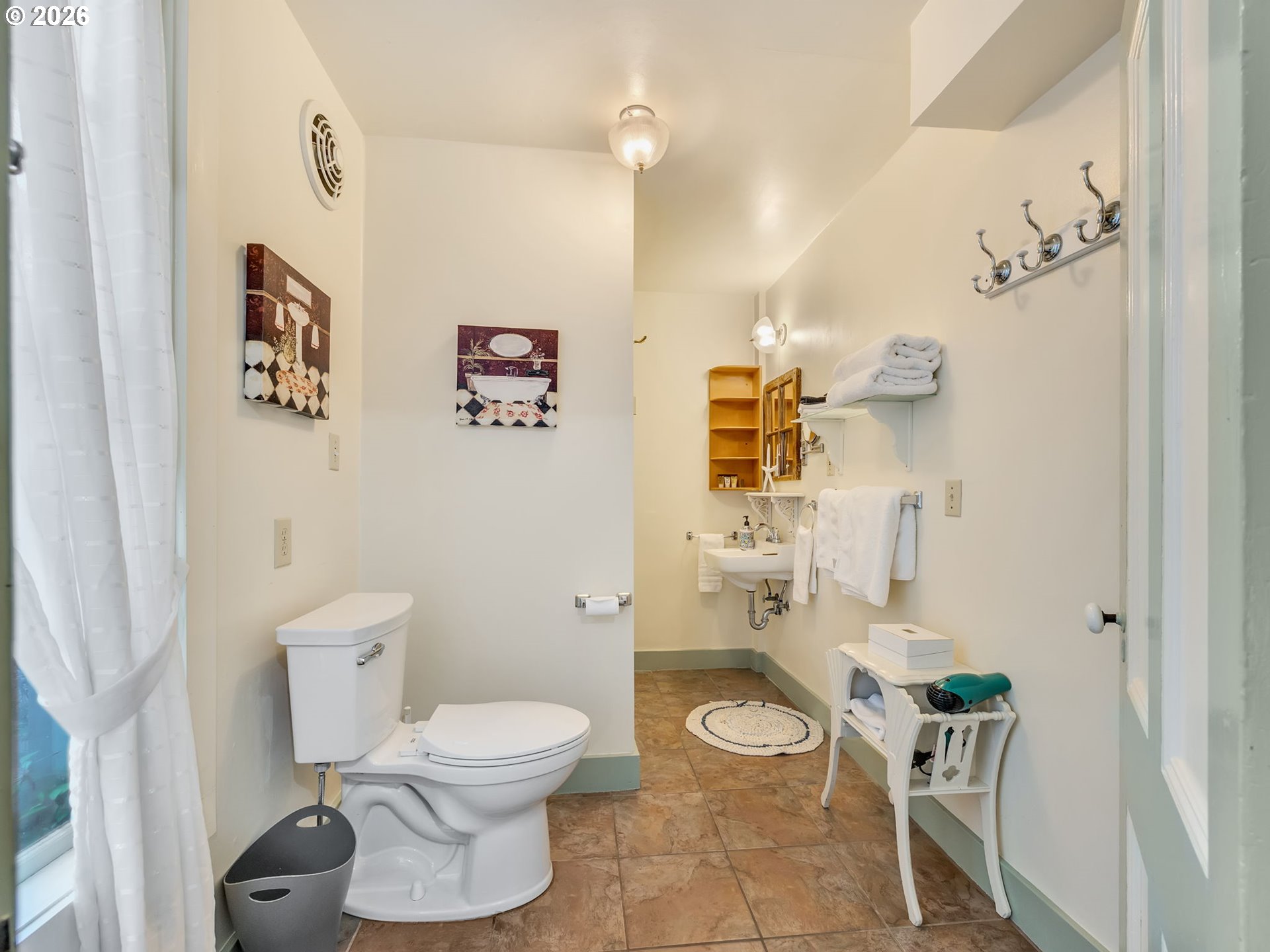 817 Exchange St Property Photo 12