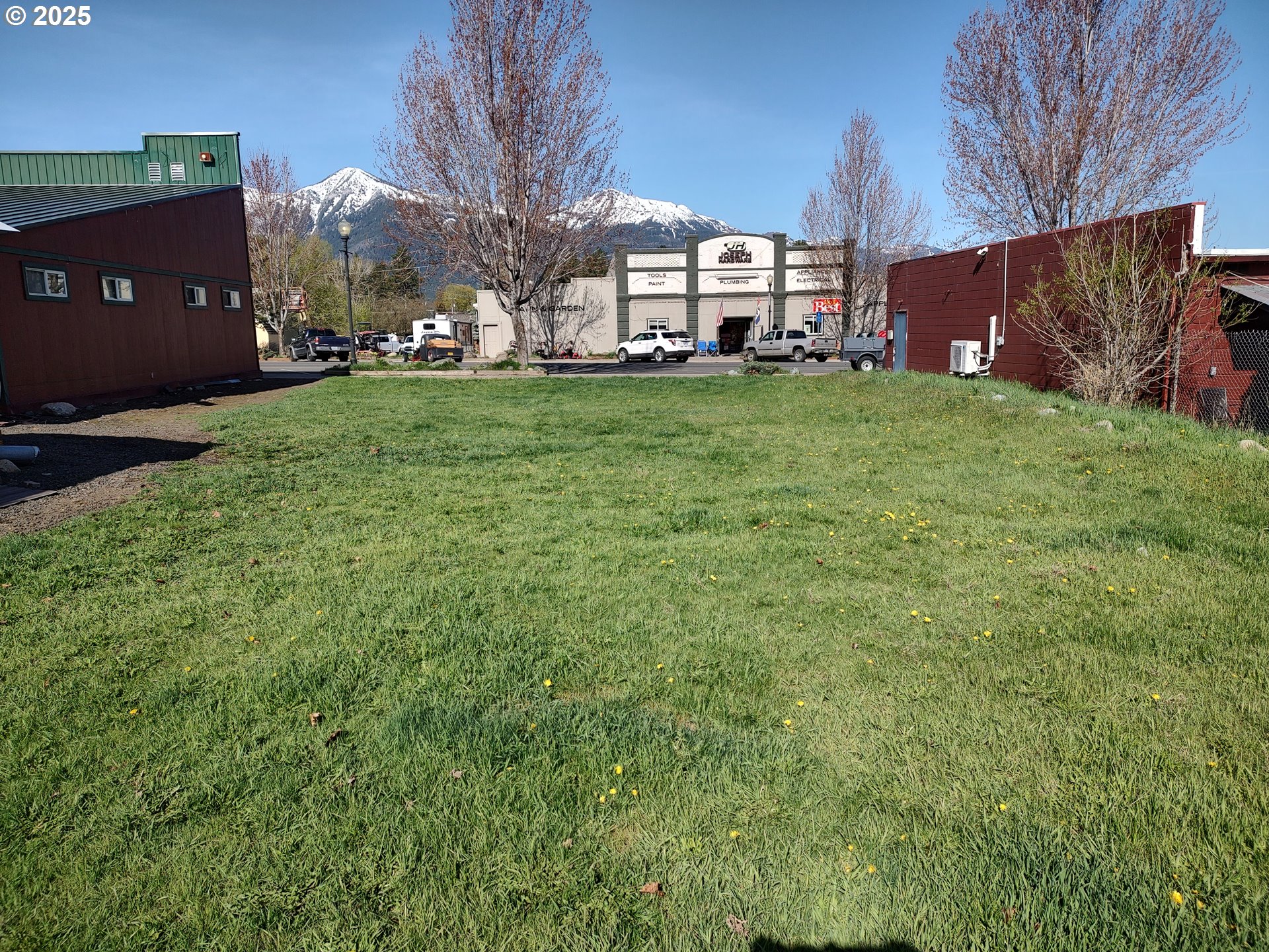 102 S Main St Property Photo 2