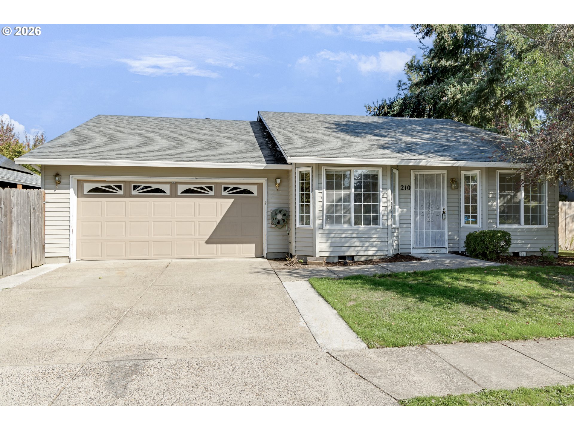 210 S Meredith Dr Property Photo 2