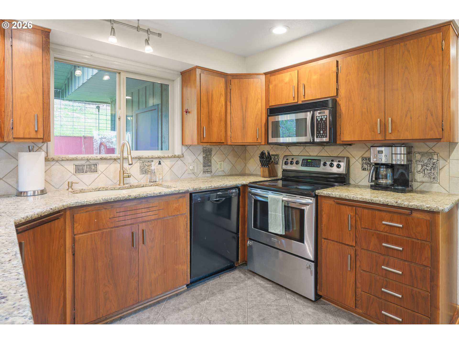 2765 Spring Blvd Property Photo 22