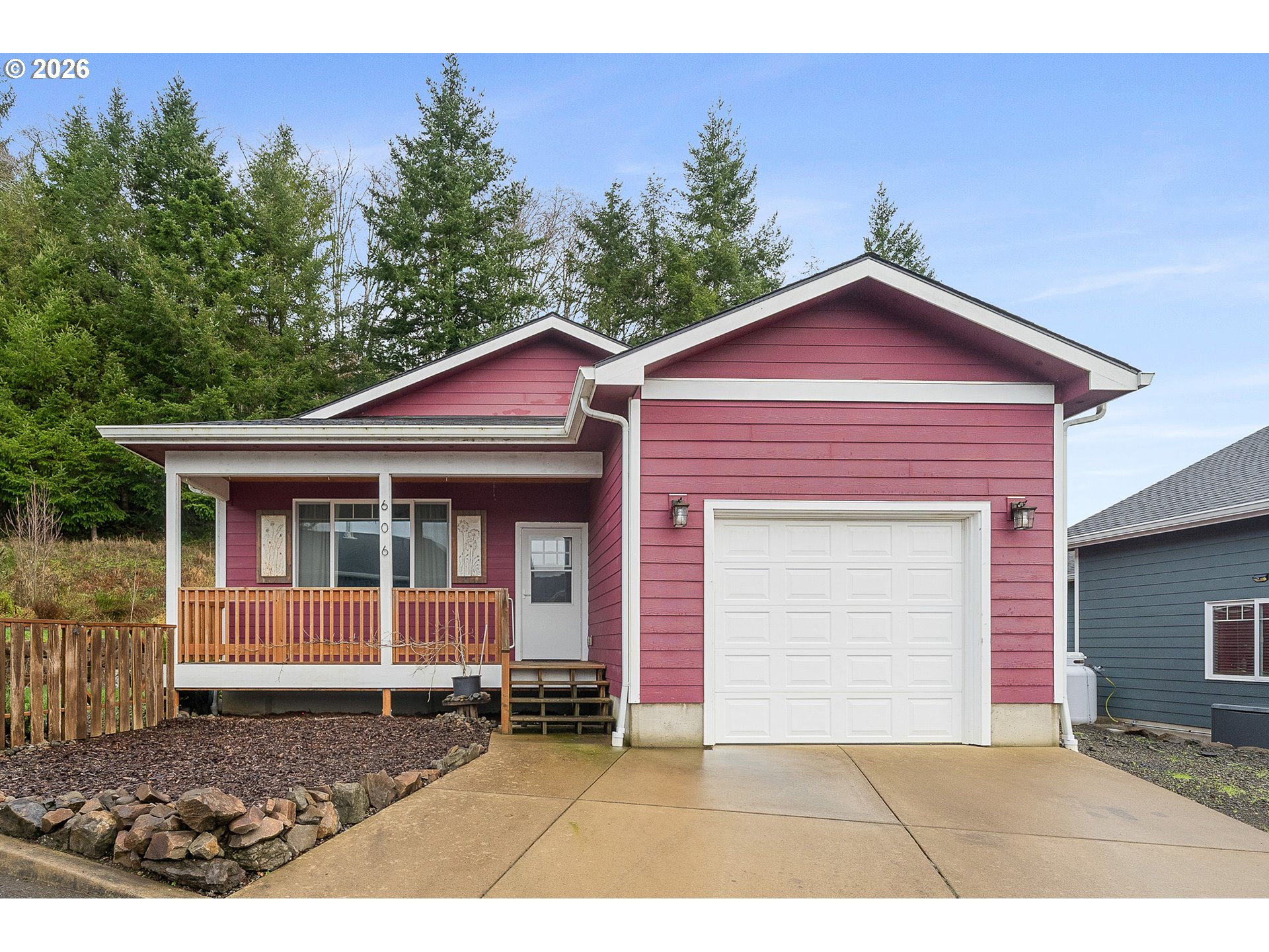 606 2nd St Property Photo 1