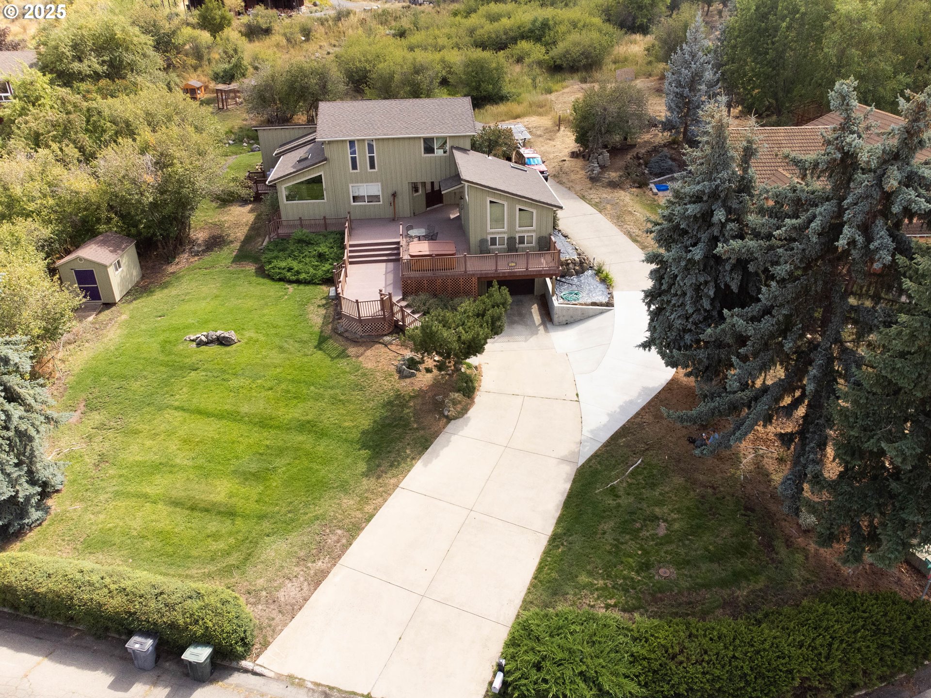 1902 Highland Dr Property Photo 3