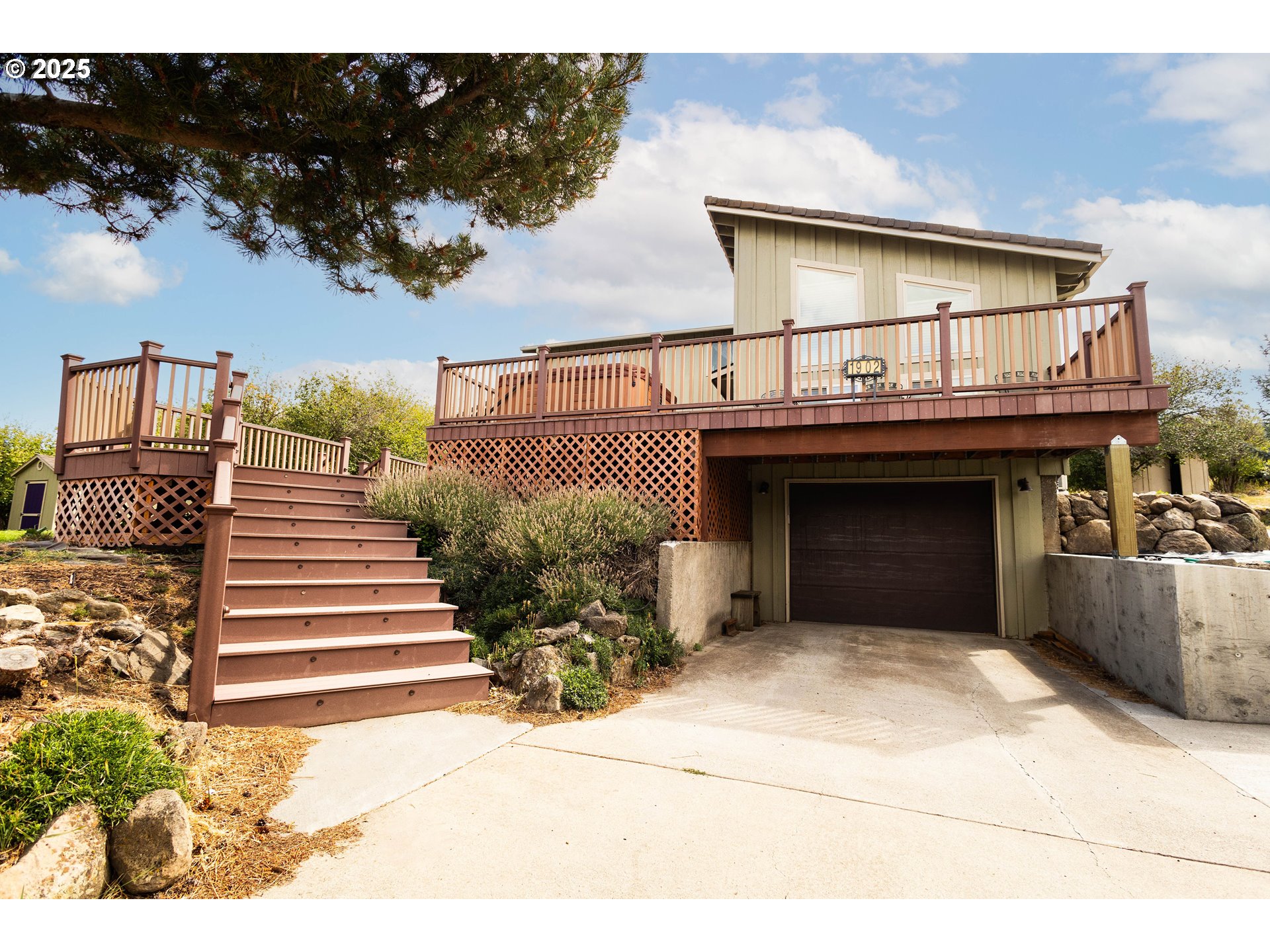 1902 Highland Dr Property Photo 7