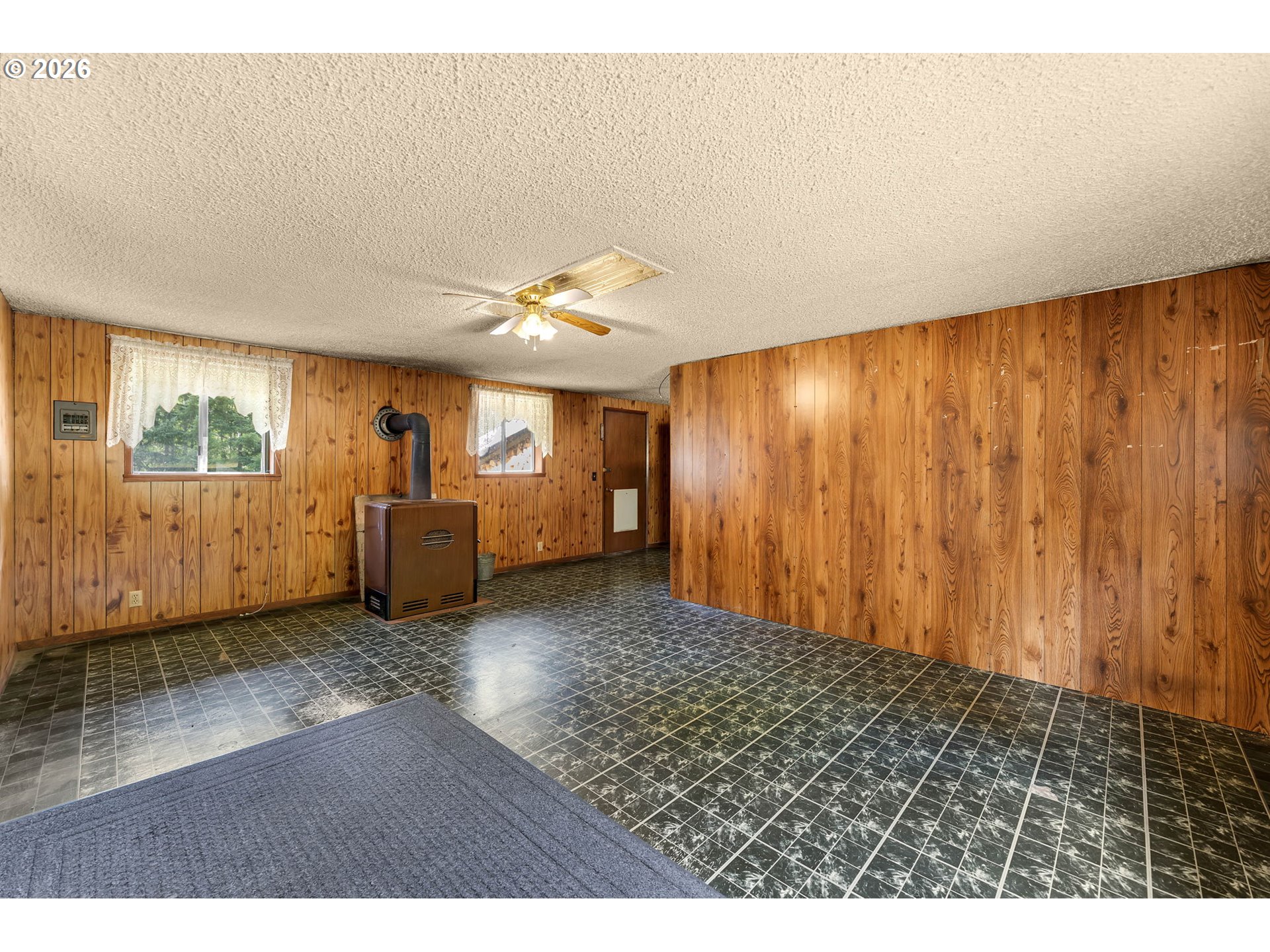 211 Young Rd Property Photo 5