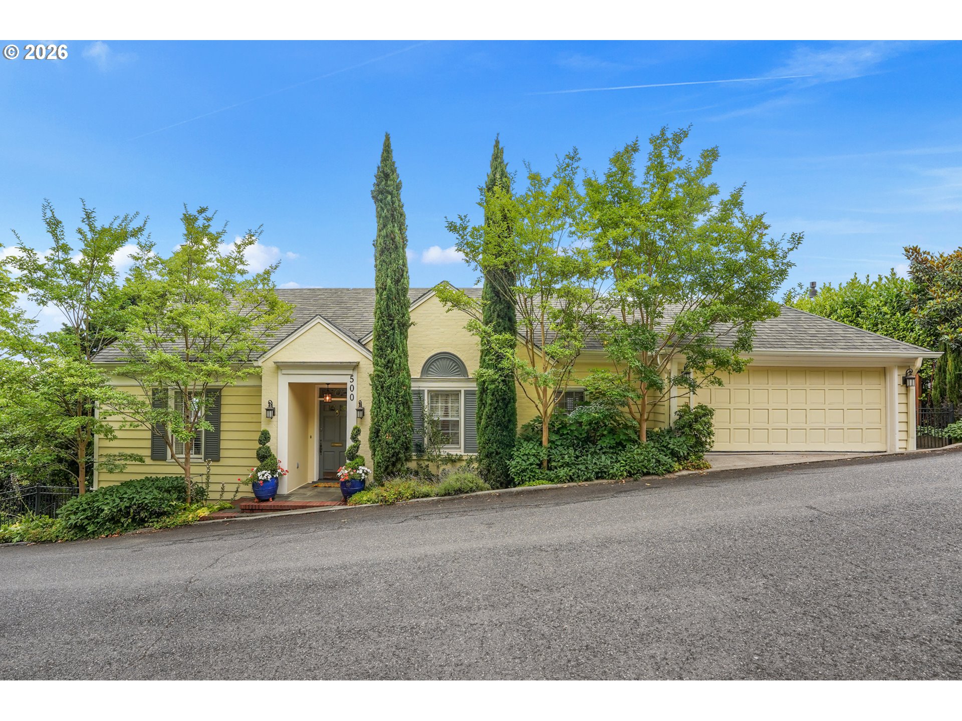 500 Nw Maywood Dr Property Photo 1