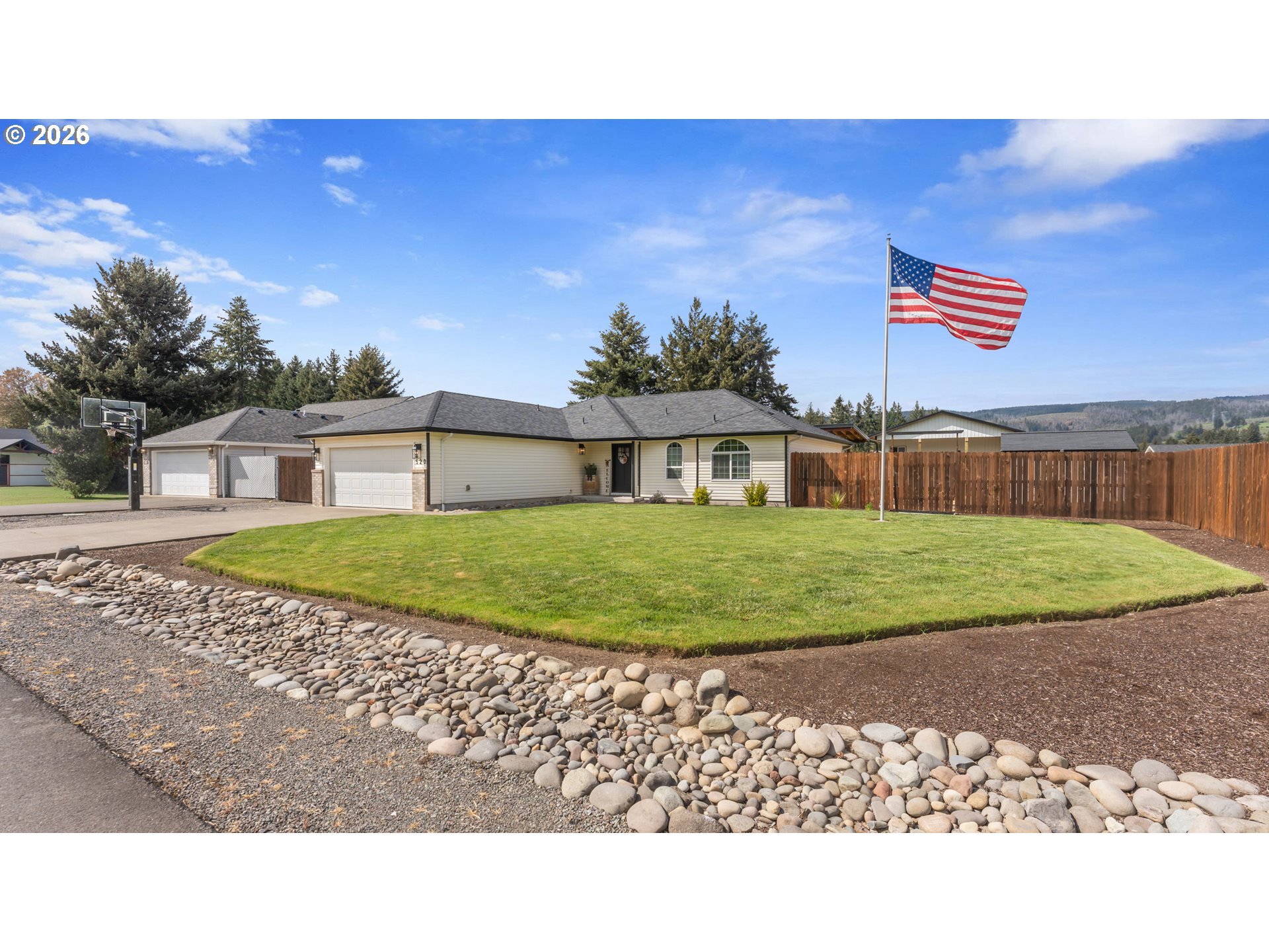520 Fir St Property Photo 2