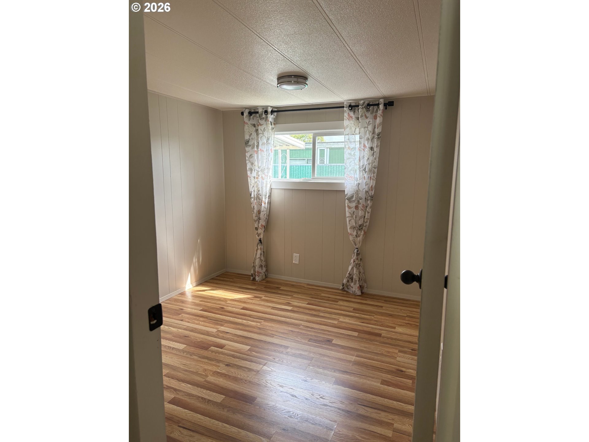 2902 E 2nd St Property Photo 10