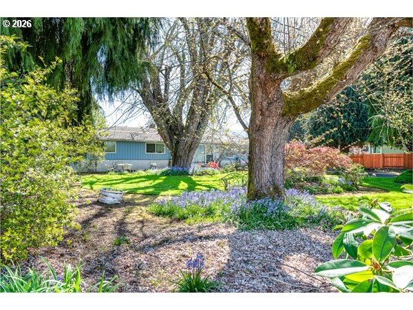 885 66th St Property Photo 3