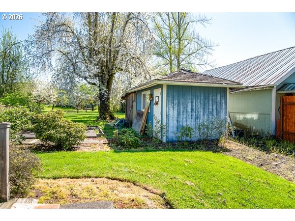885 66th St Property Photo 10