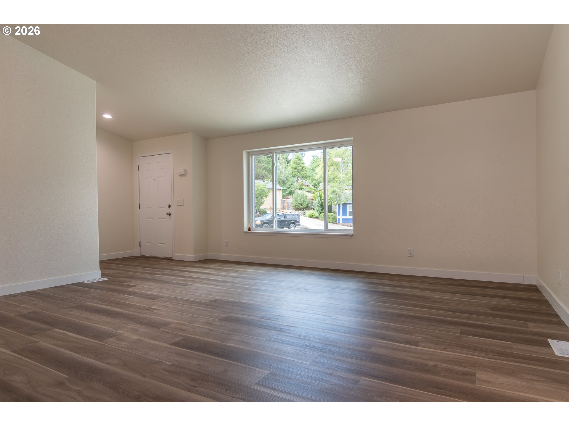188 Samantha Way Property Photo 6