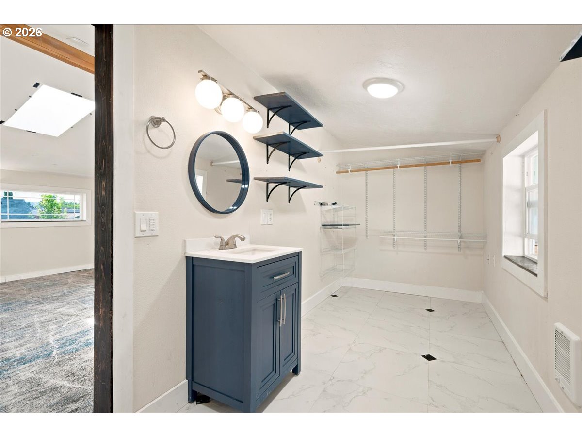 340 E Gloucester St Property Photo 32
