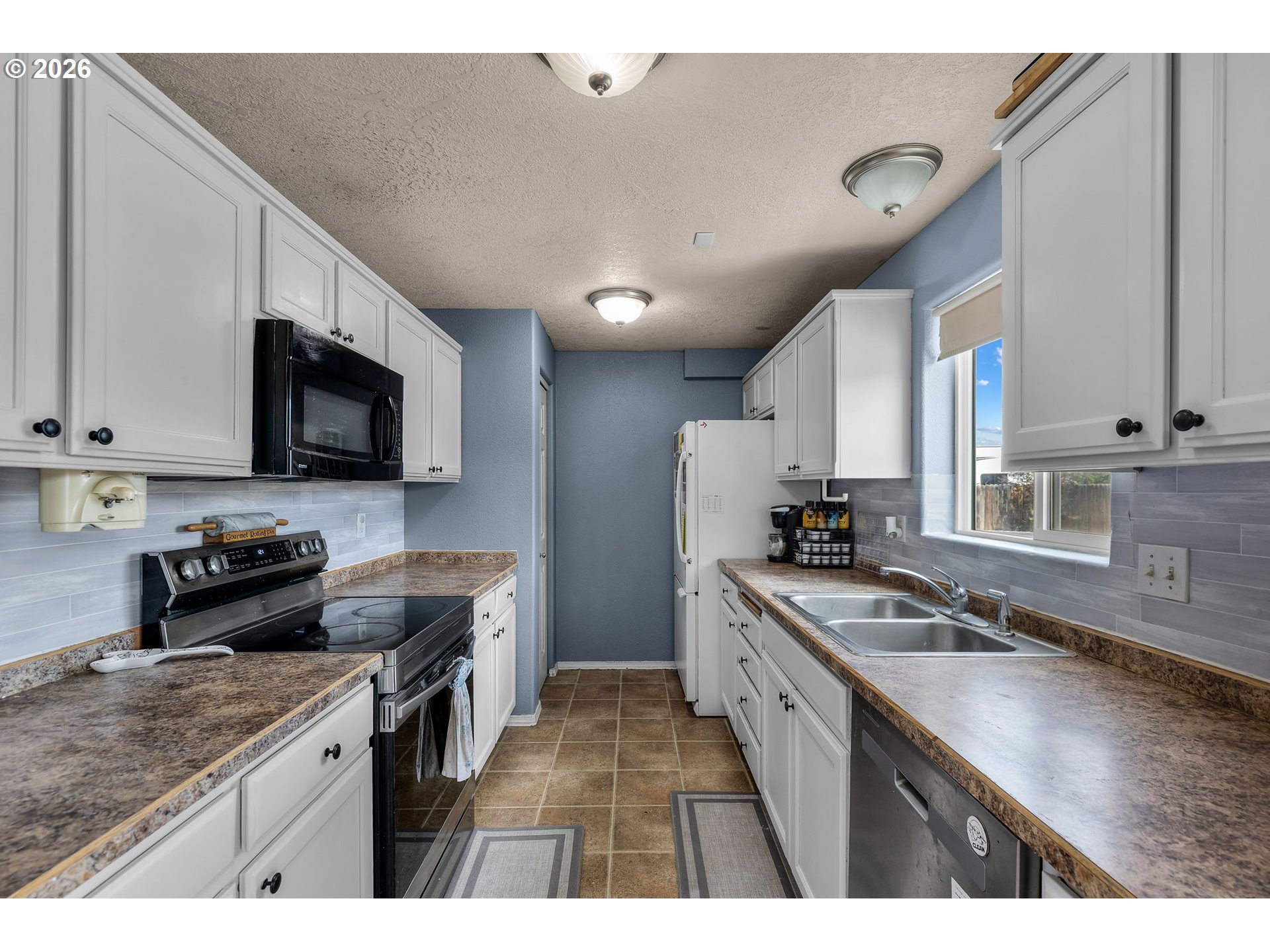 648 Ne Cougar Loop Property Photo 8
