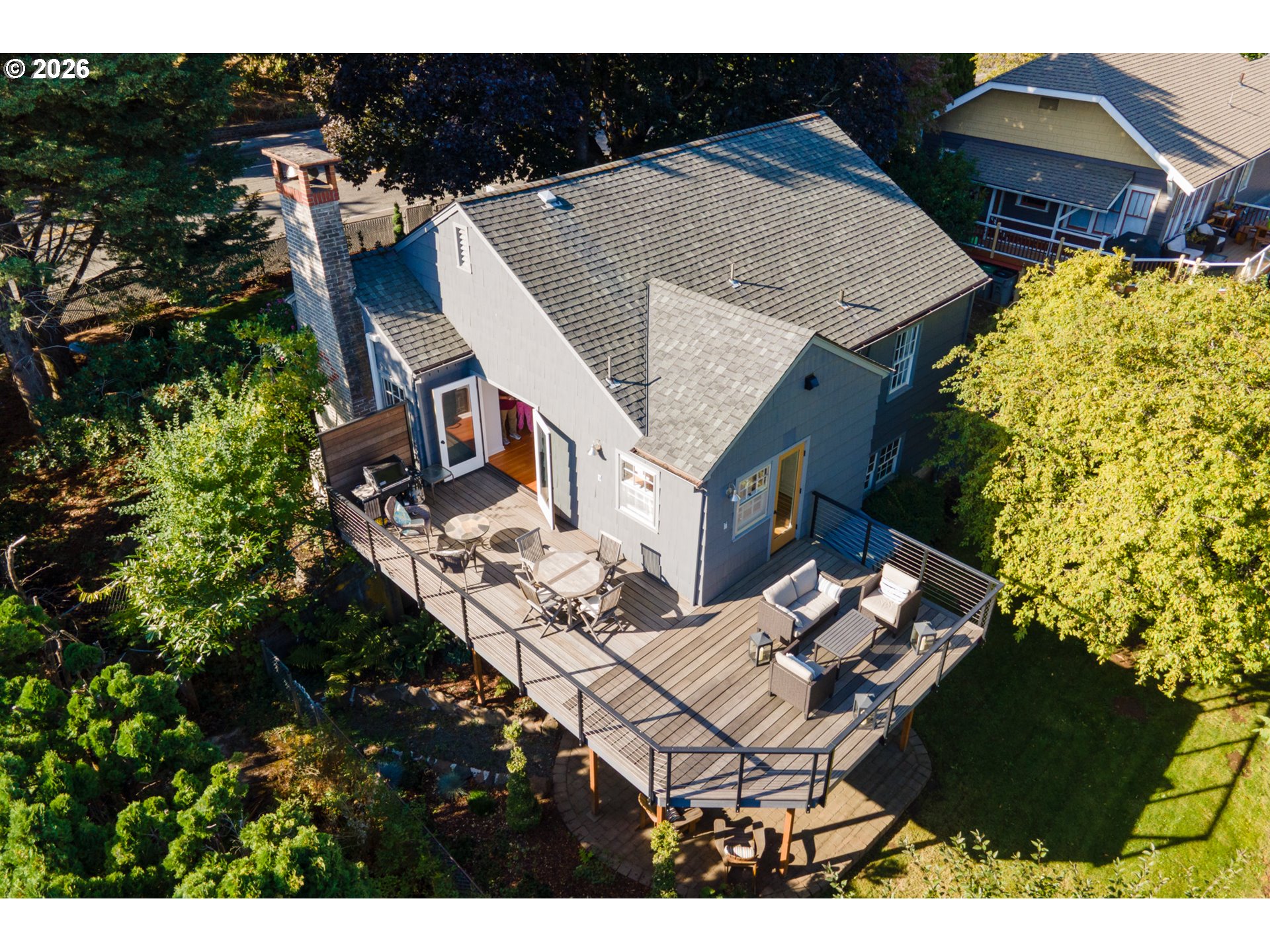 1016 Oak St Property Photo 1