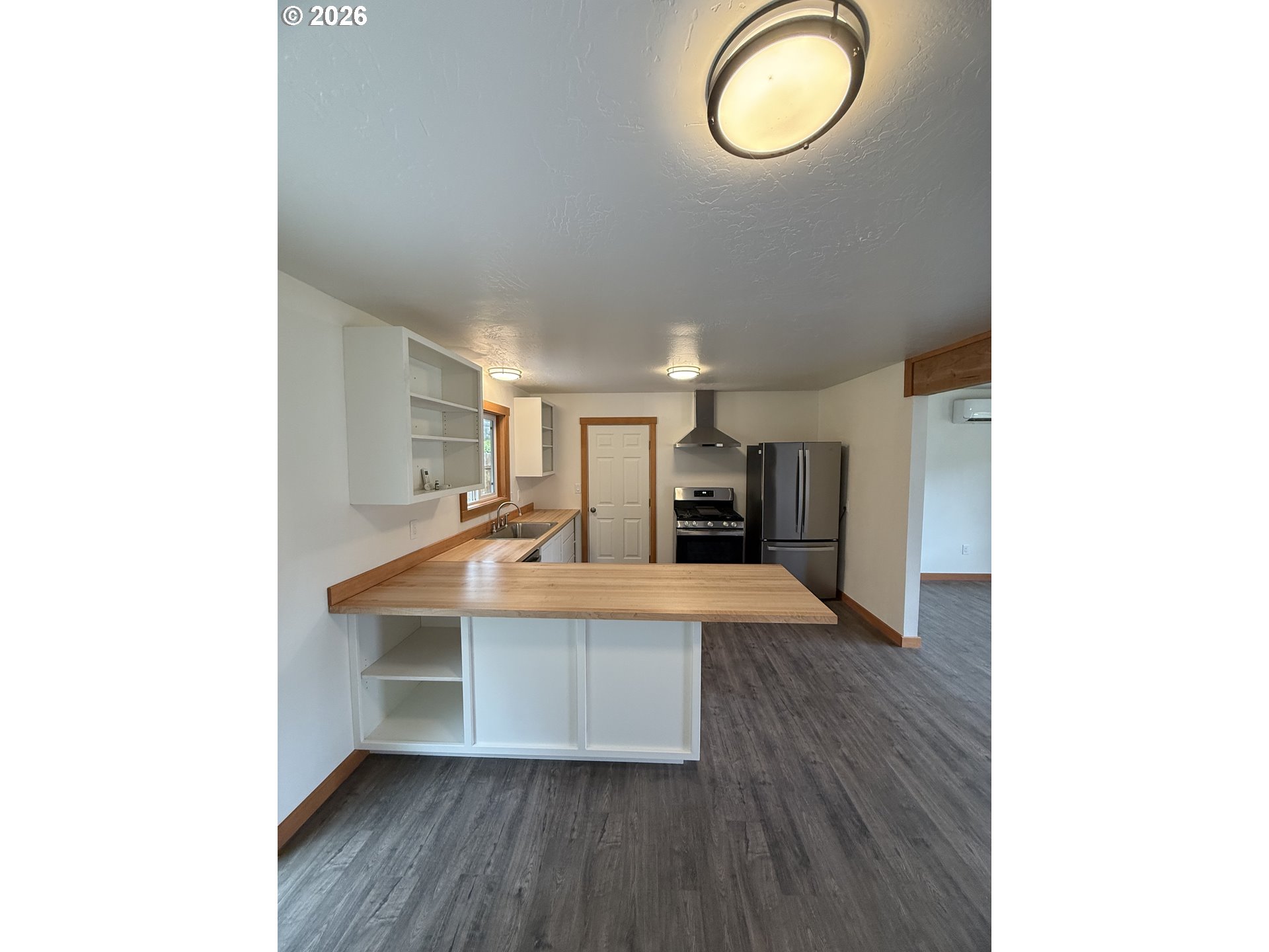 220 W Birch St Property Photo 11