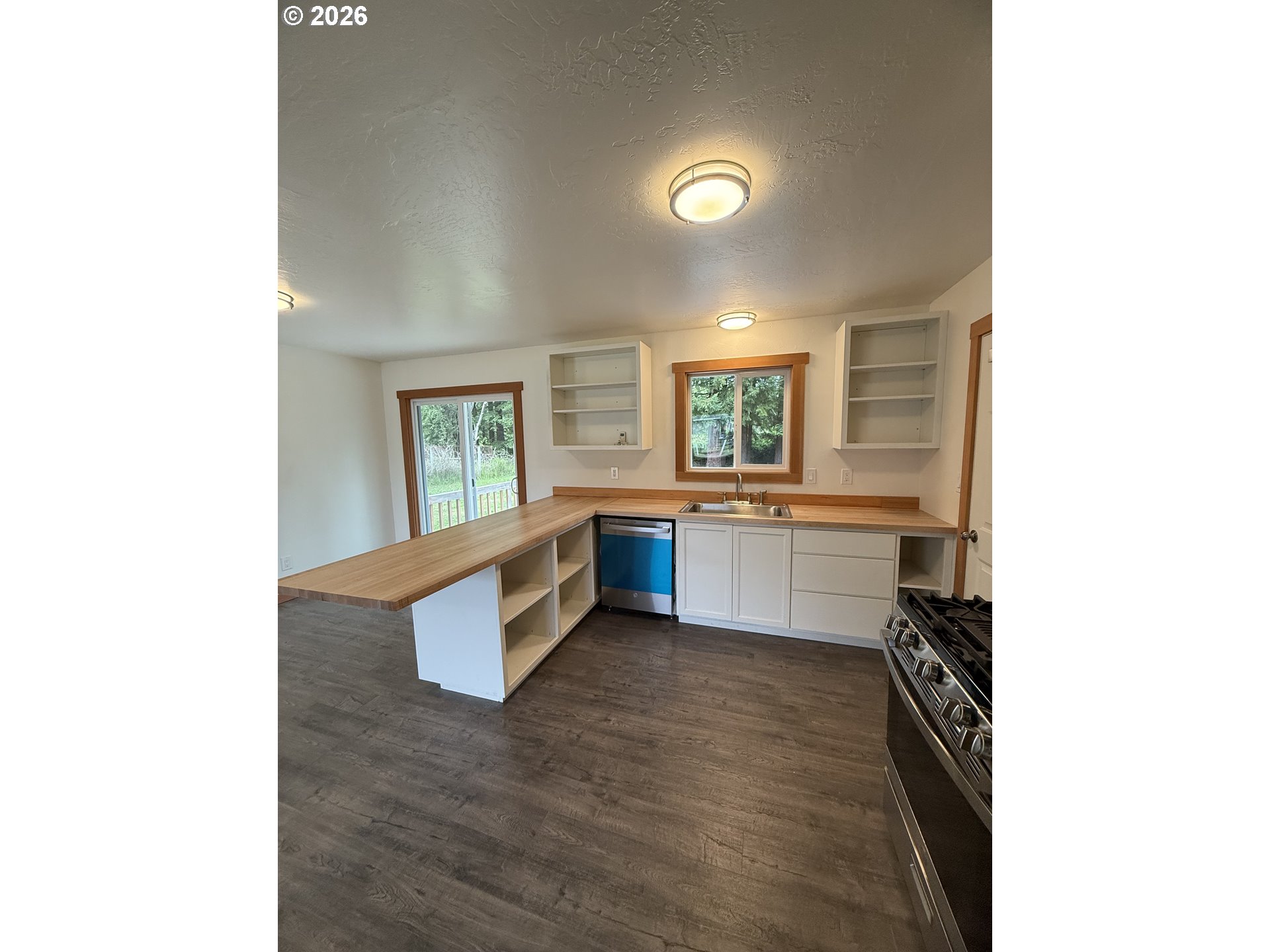 220 W Birch St Property Photo 14