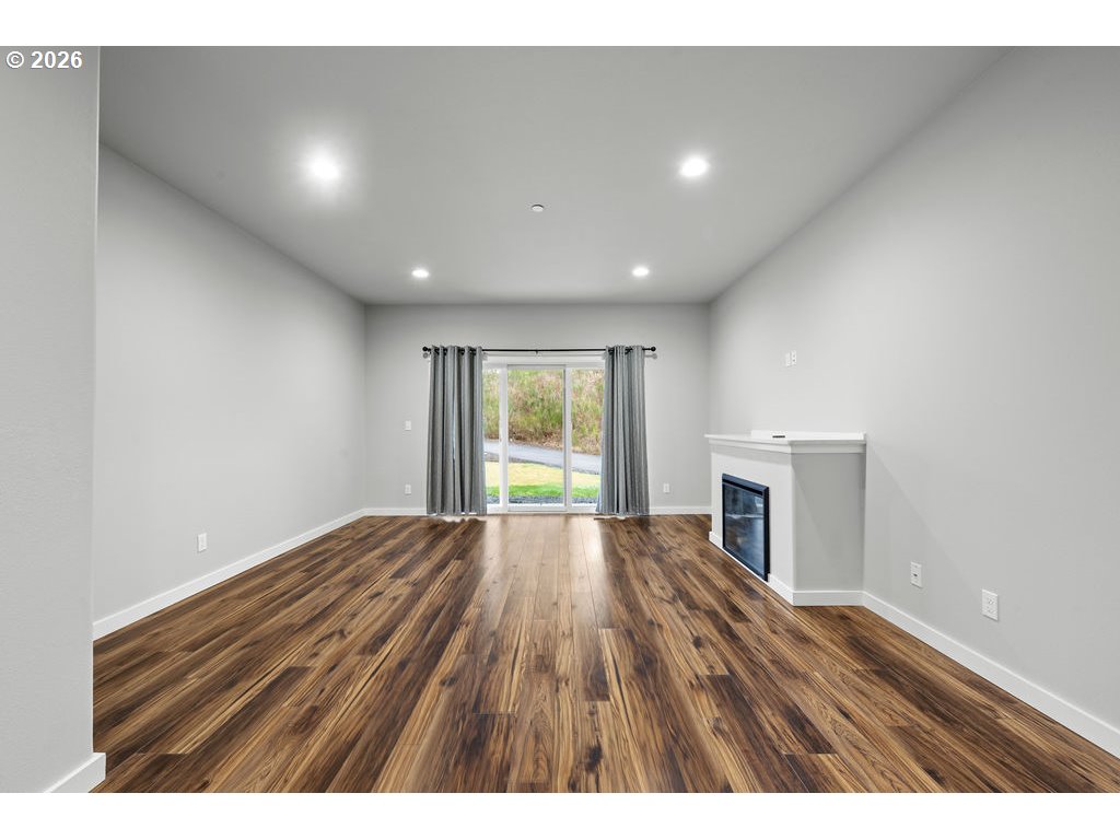 1524 Se Honeysuckle Loop Property Photo 10