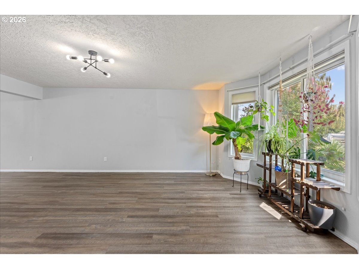 6695 Mcleod Ln Ne Property Photo 11