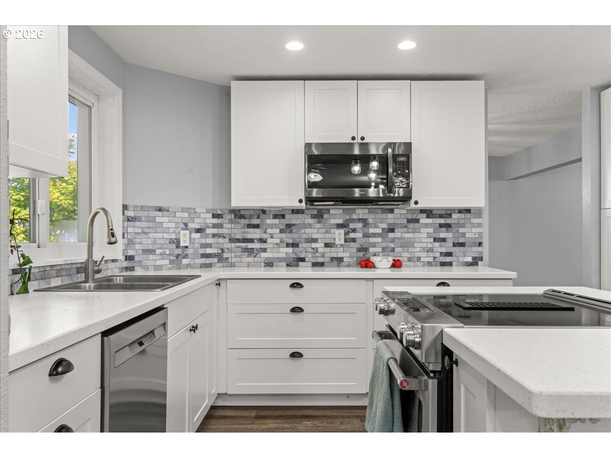 6695 Mcleod Ln Ne Property Photo 18