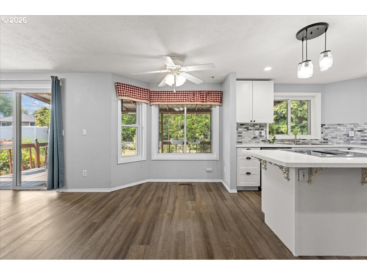 6695 Mcleod Ln Ne Property Photo 20