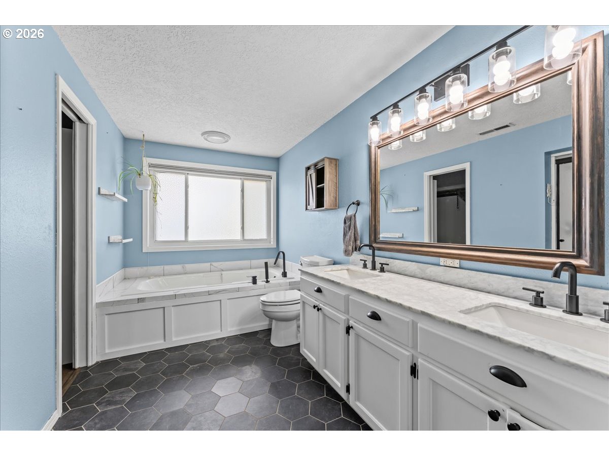 6695 Mcleod Ln Ne Property Photo 28