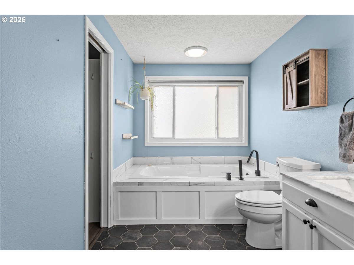 6695 Mcleod Ln Ne Property Photo 29
