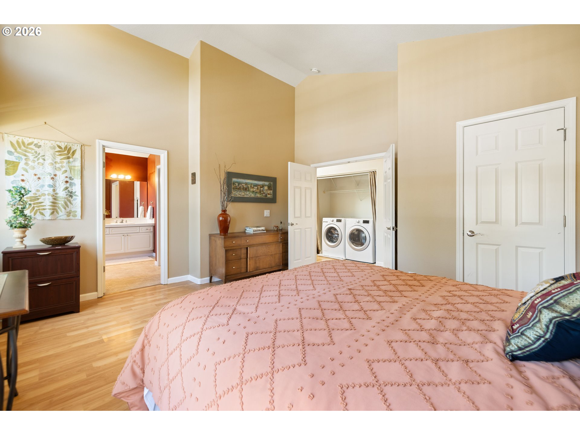 1048 Nw Burnside Rd Property Photo 31