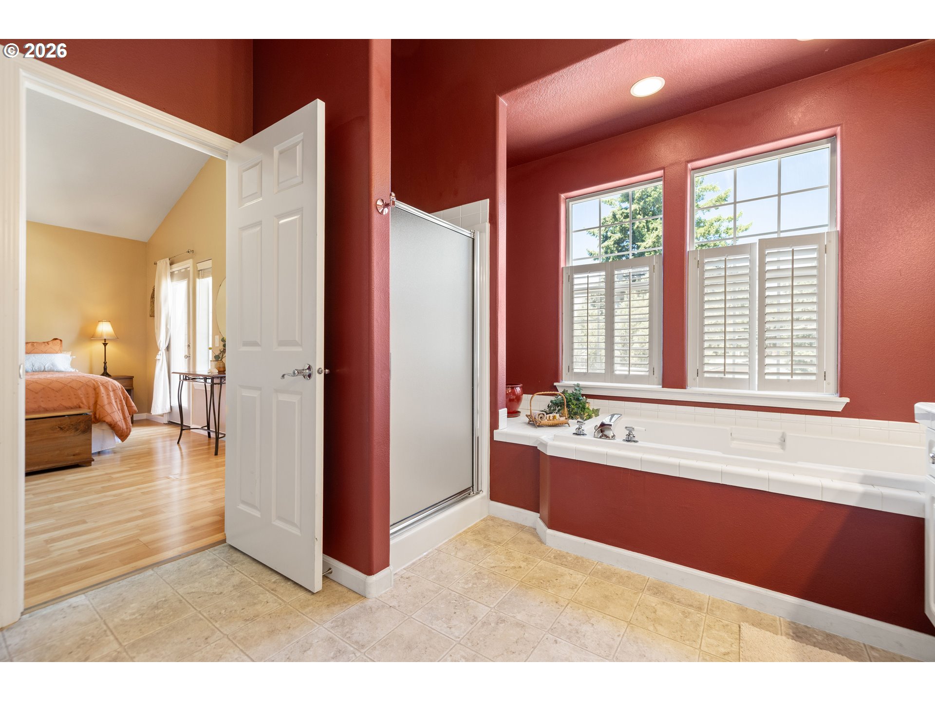 1048 Nw Burnside Rd Property Photo 34
