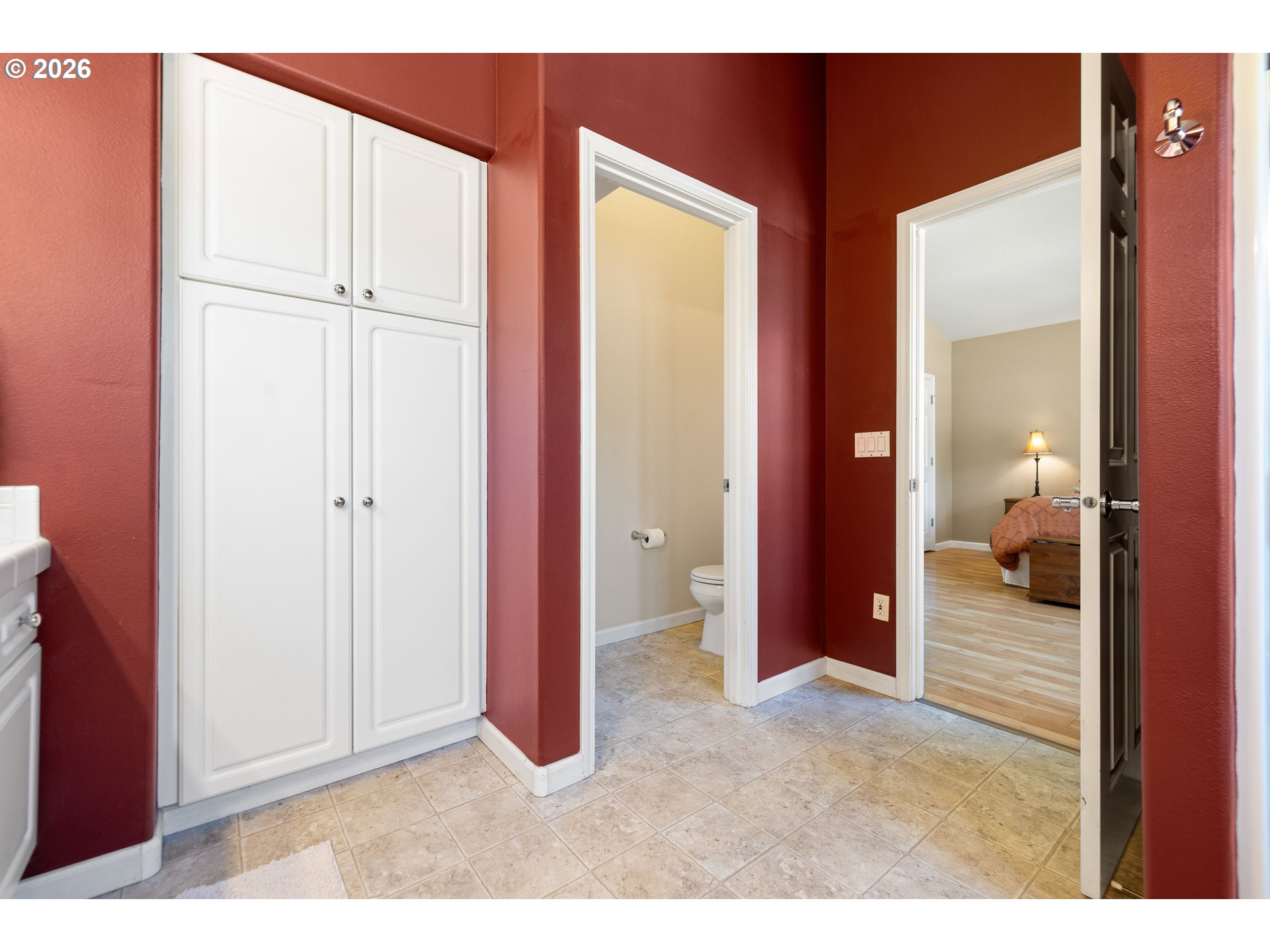 1048 Nw Burnside Rd Property Photo 35