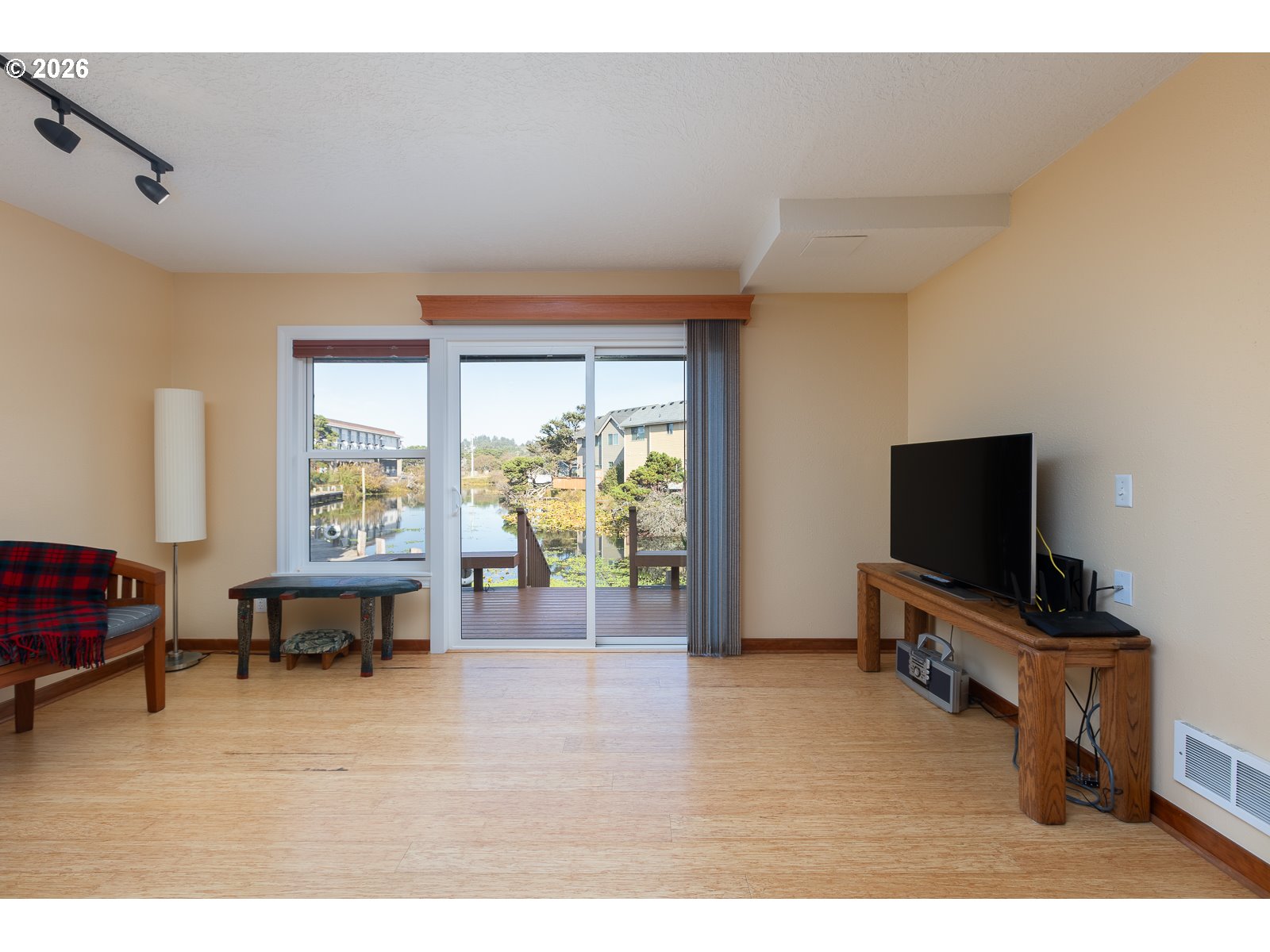 180 Se Highway 101 17 Property Photo 3