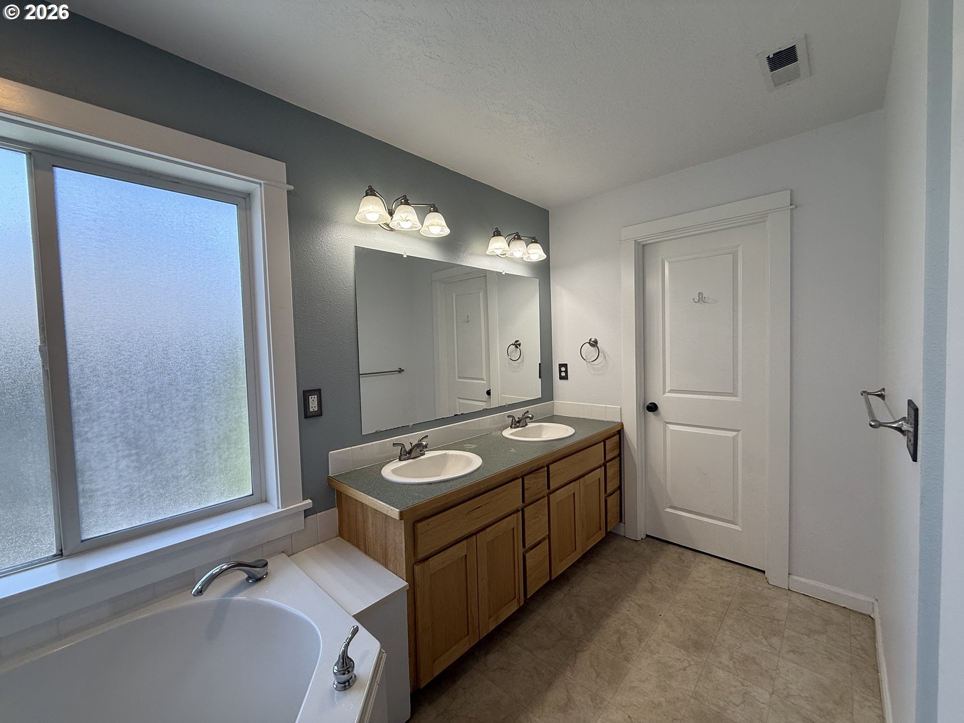 3408 Ambleside Dr Property Photo 29