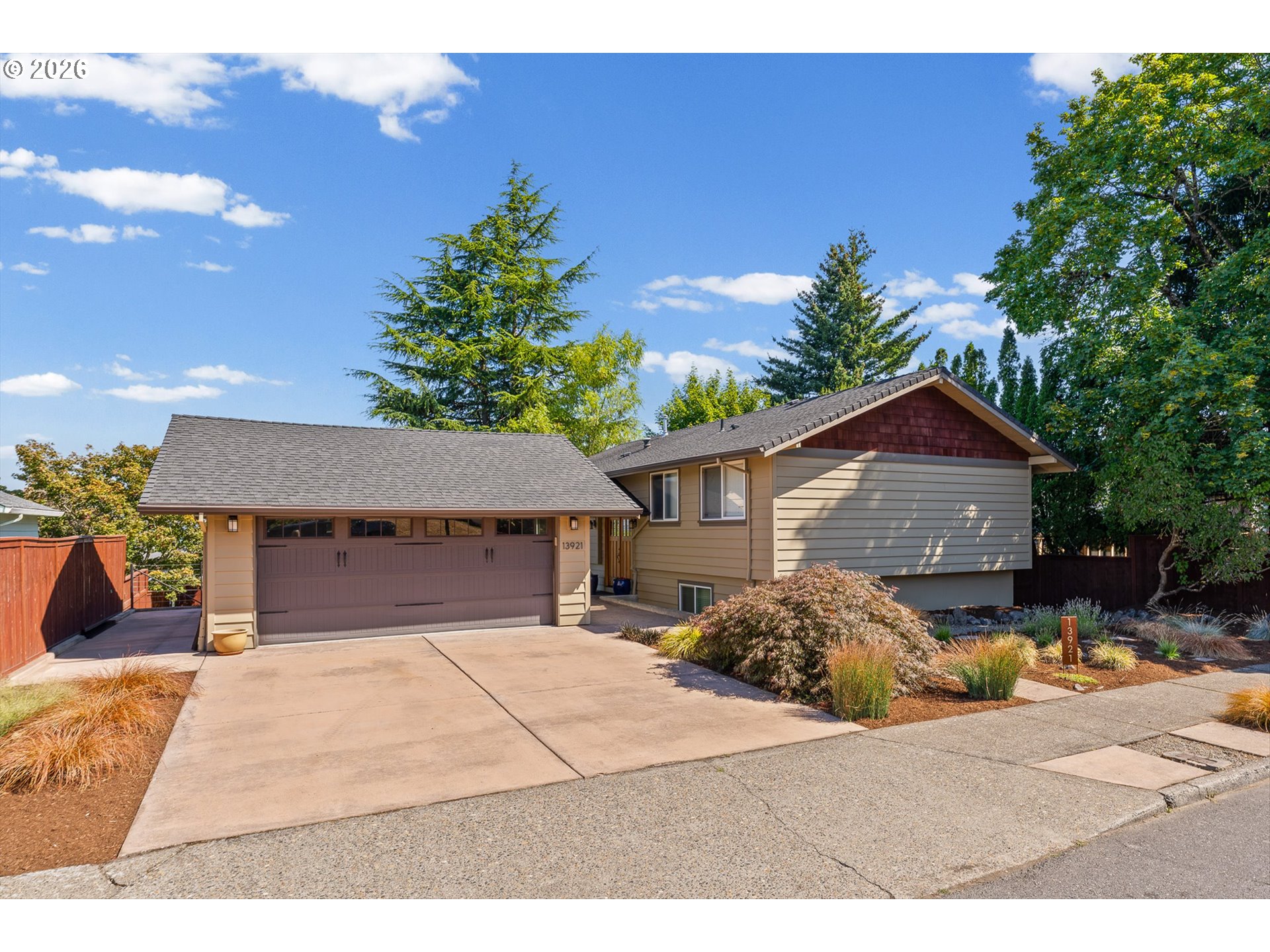 13921 Ne Siskiyou Ct Property Photo 1