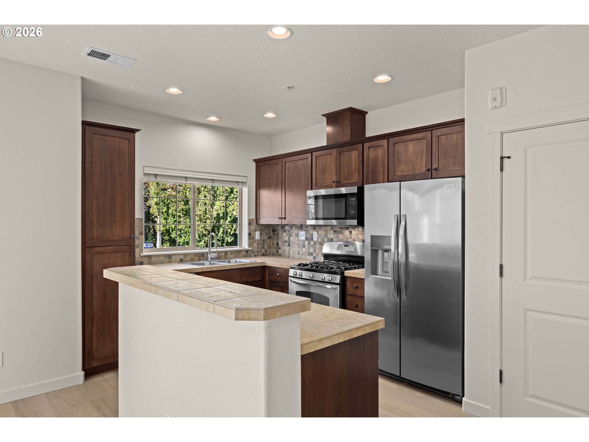 8778 Ne Delamere Way Property Photo 9