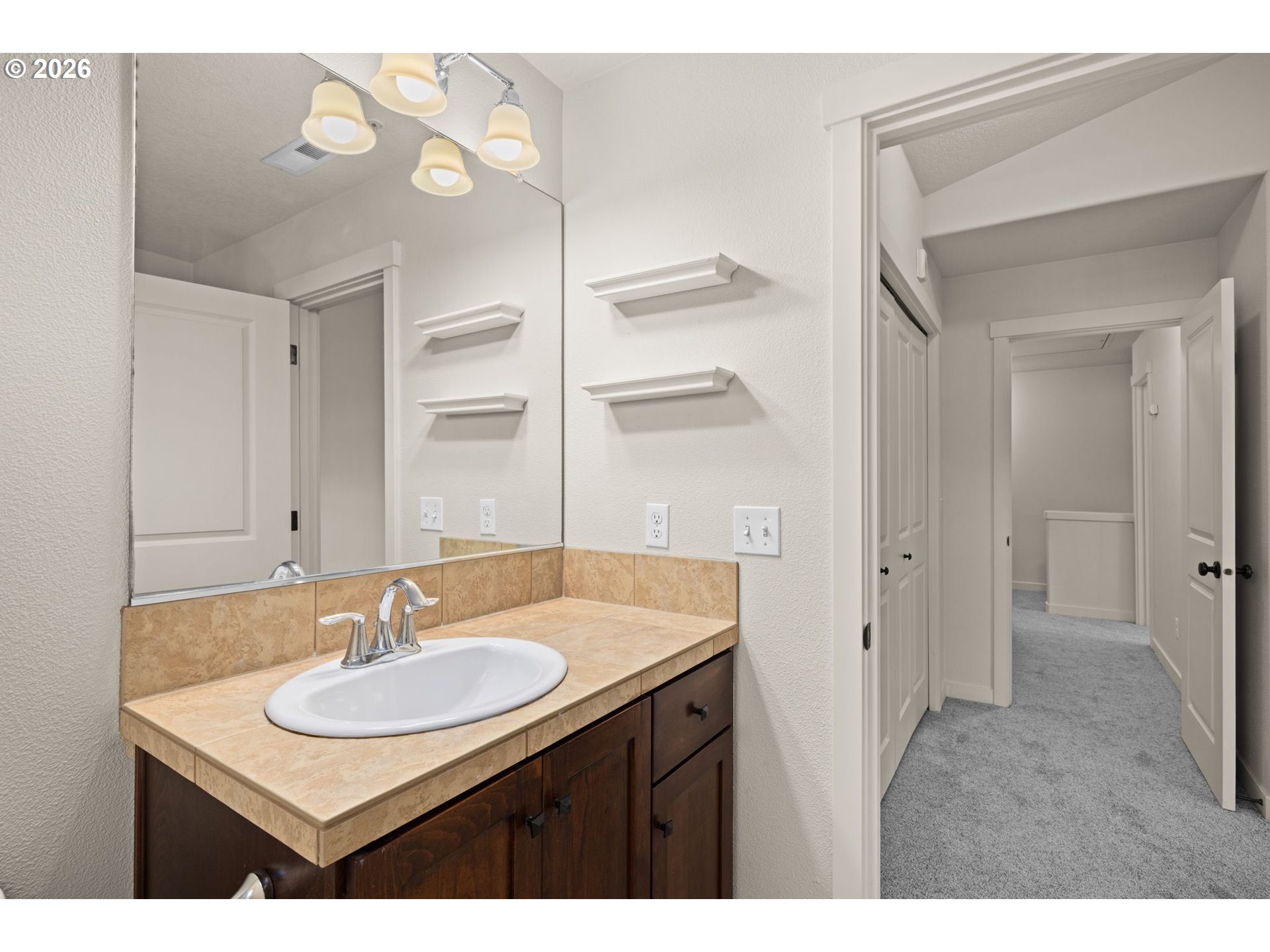 8778 Ne Delamere Way Property Photo 21
