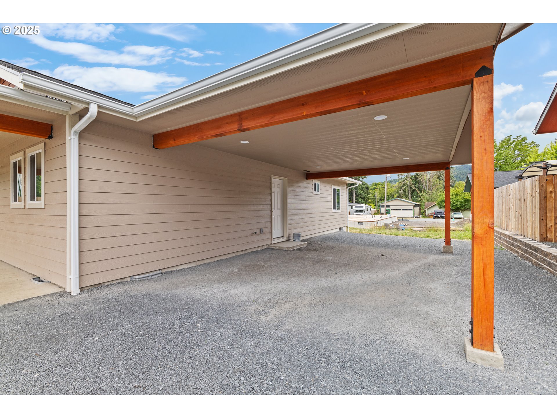 130 E Date Property Photo 4