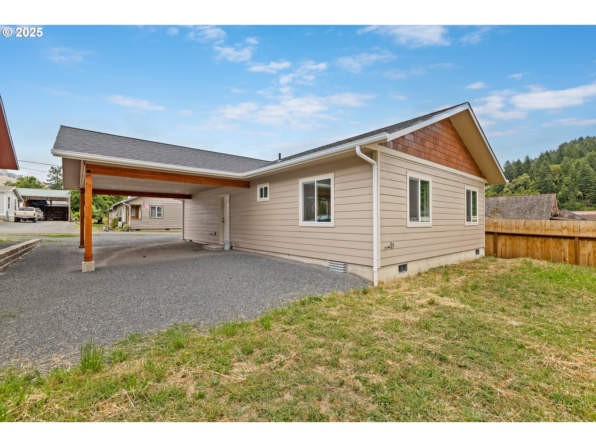 130 E Date Property Photo 5
