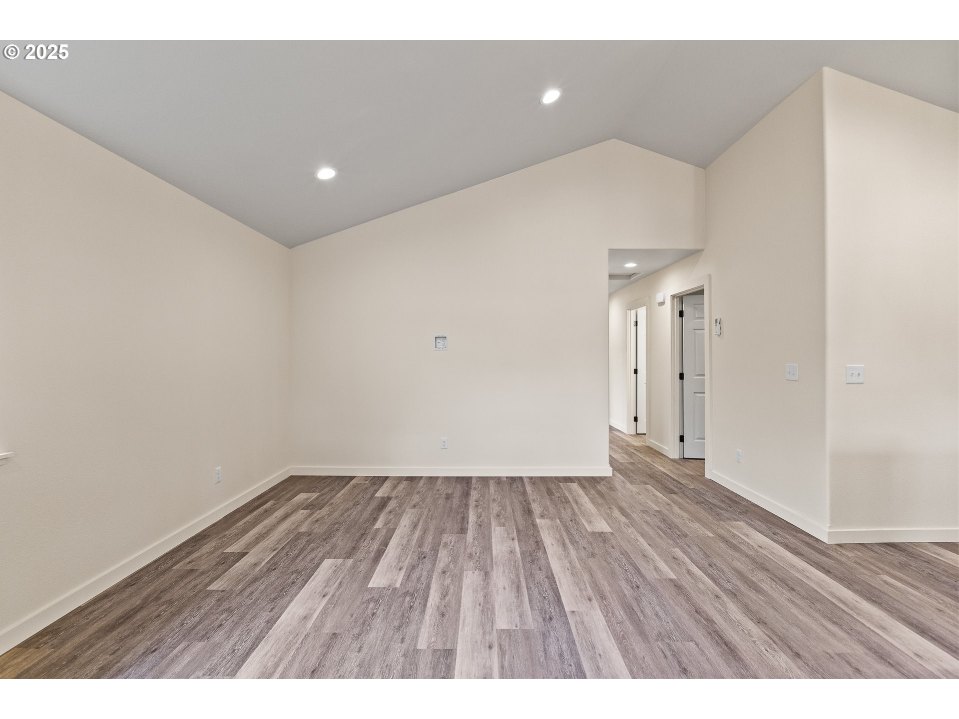 130 E Date Property Photo 9